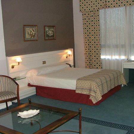 Hotel Las Cigueenas Trujillo Zimmer foto