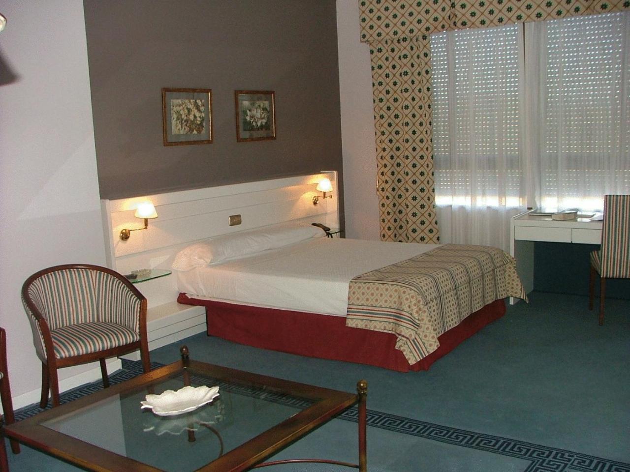 Hotel Las Cigueenas Trujillo Zimmer foto