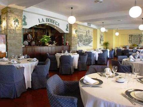 Hotel Las Cigueenas Trujillo Restaurant foto